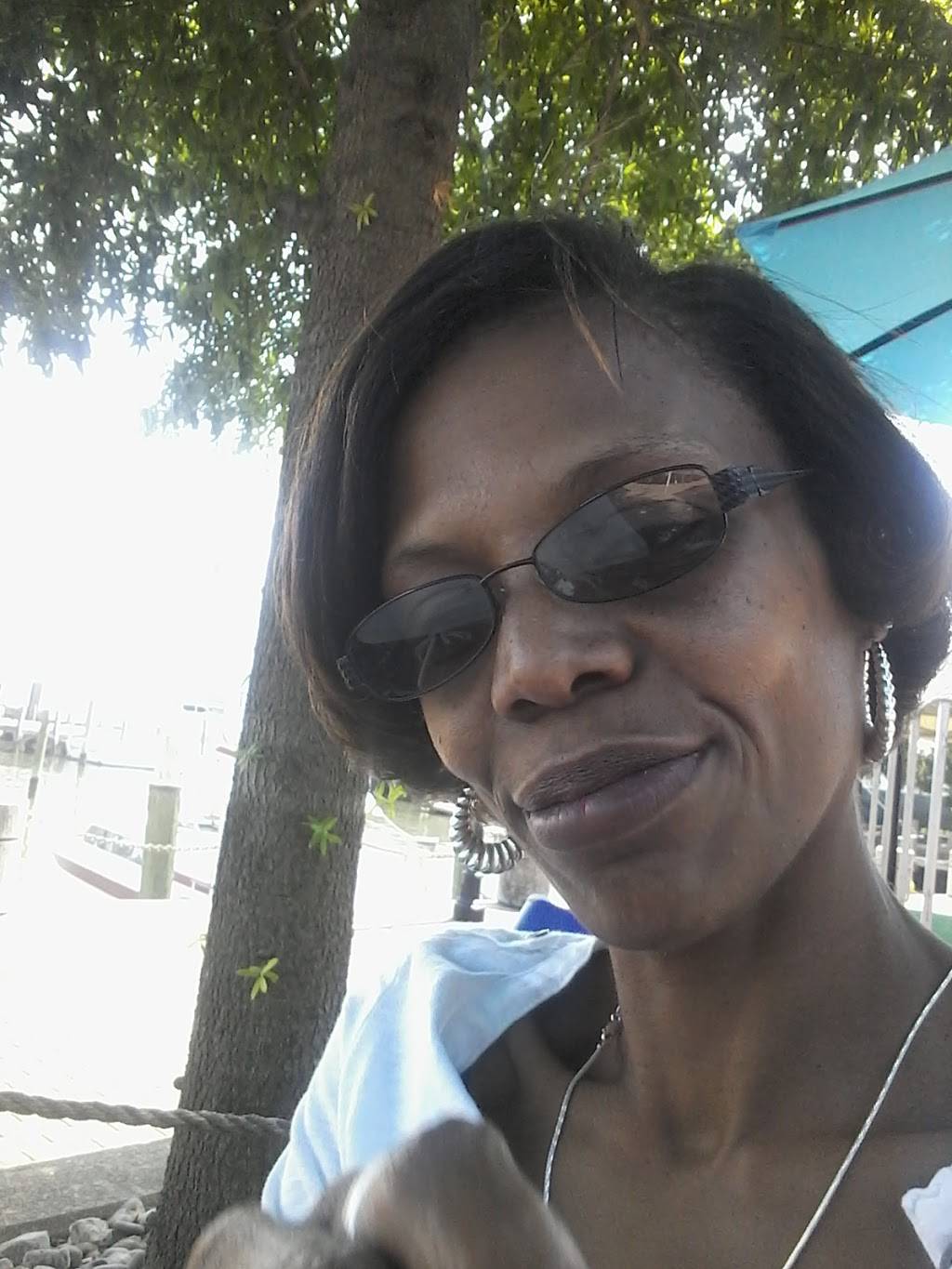 Oyster Alley | restaurant | Ground Floor, Rear, 700 Settlers Landing Rd, Hampton, VA 23669, USA | 7577279700 OR +1 757-727-9700