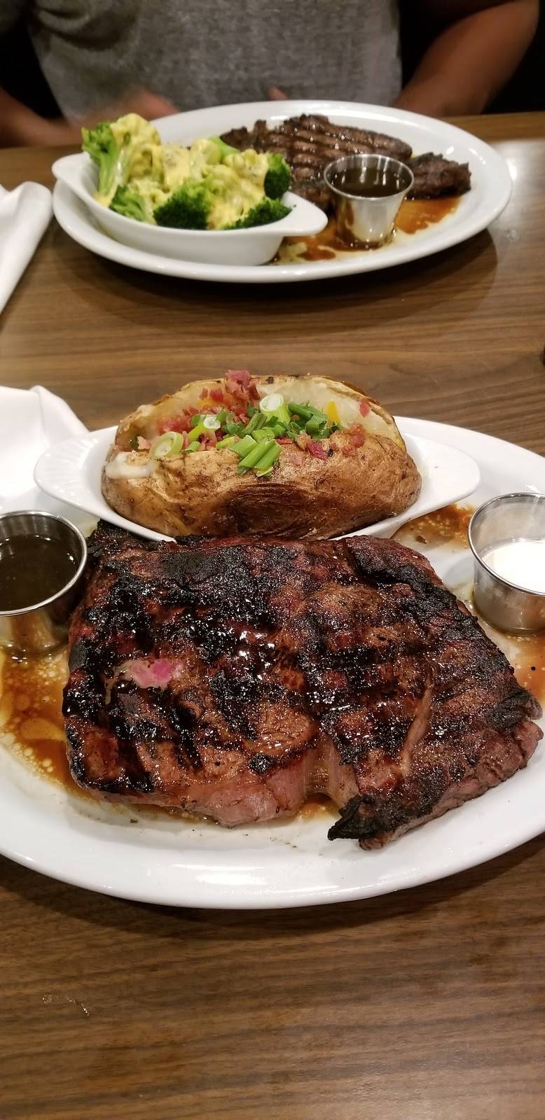 Luckys Steakhouse | restaurant | 10098 Lapeer Rd, Davison, MI 48423, USA | 8106534300 OR +1 810-653-4300