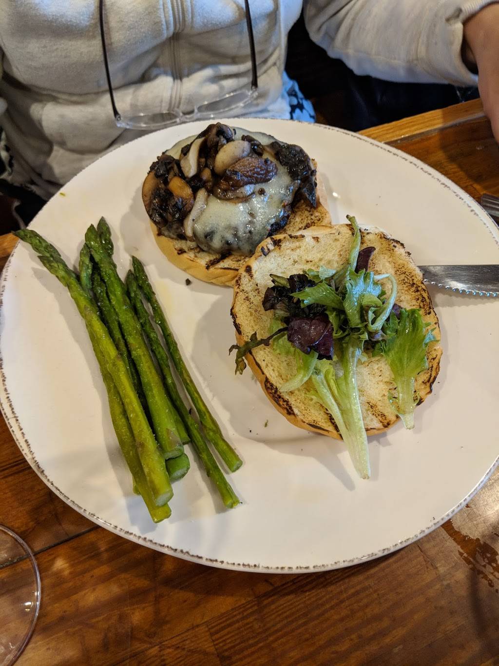 Fins Fish House & Raw Bar | restaurant | 243 Rehoboth Ave, Rehoboth Beach, DE 19971, USA | 3022263467 OR +1 302-226-3467