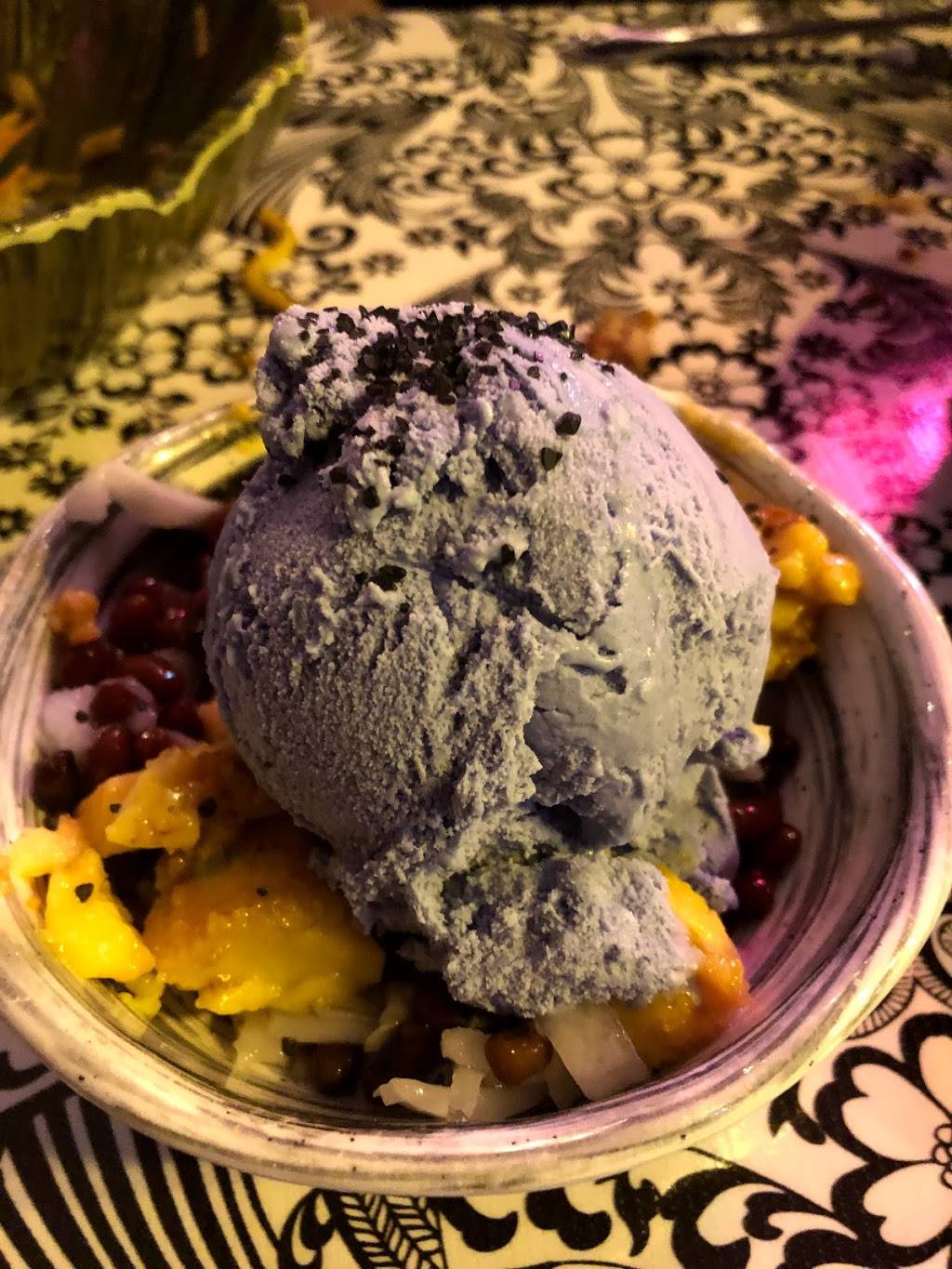 Bayan ko | restaurant | 1810 W Montrose Ave, Chicago, IL 60613, USA | 7736986373 OR +1 773-698-6373