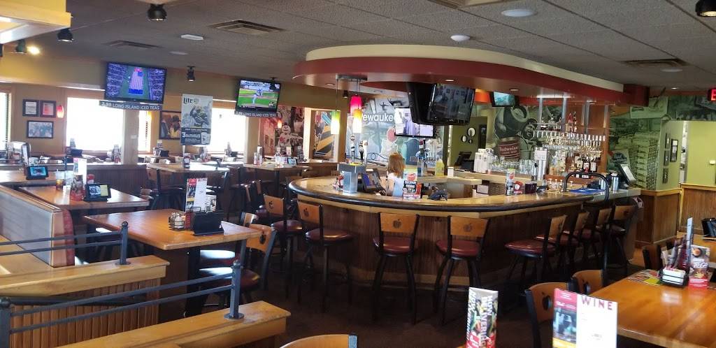 Applebees Grill + Bar | restaurant | 1267 Capitol Dr, Pewaukee, WI 53072, USA | 2626912060 OR +1 262-691-2060