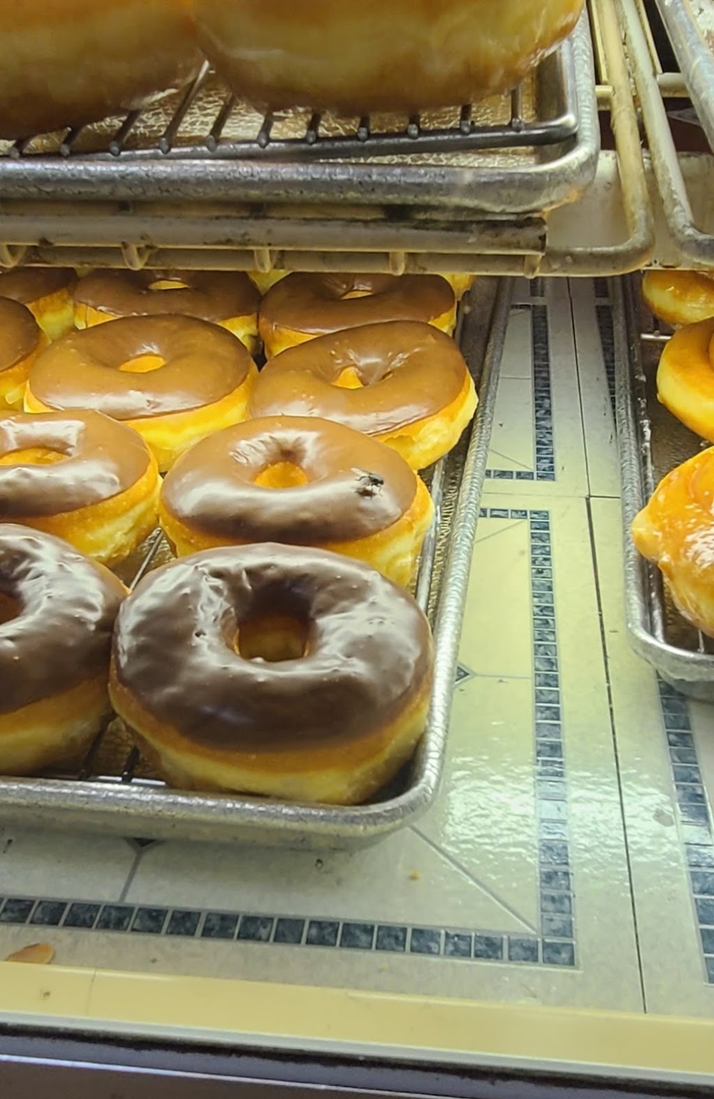 Happy Donuts | bakery | 2600 Bayshore Blvd, San Francisco, CA 94134, USA | 4154695309 OR +1 415-469-5309