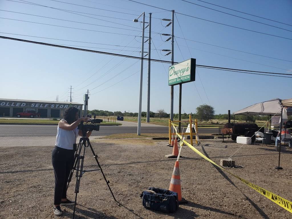 Deweys Beer Garden | restaurant | 2302 Rodd Field Rd # 2, Corpus Christi, TX 78414, USA | 3613345747 OR +1 361-334-5747