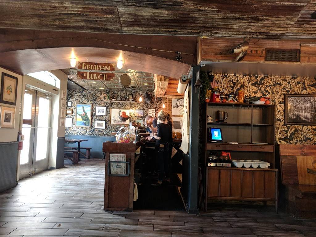 Backwater | restaurant | 1904 Municipal Ln, Melbourne, FL 32901, USA | 3218373925 OR +1 321-837-3925