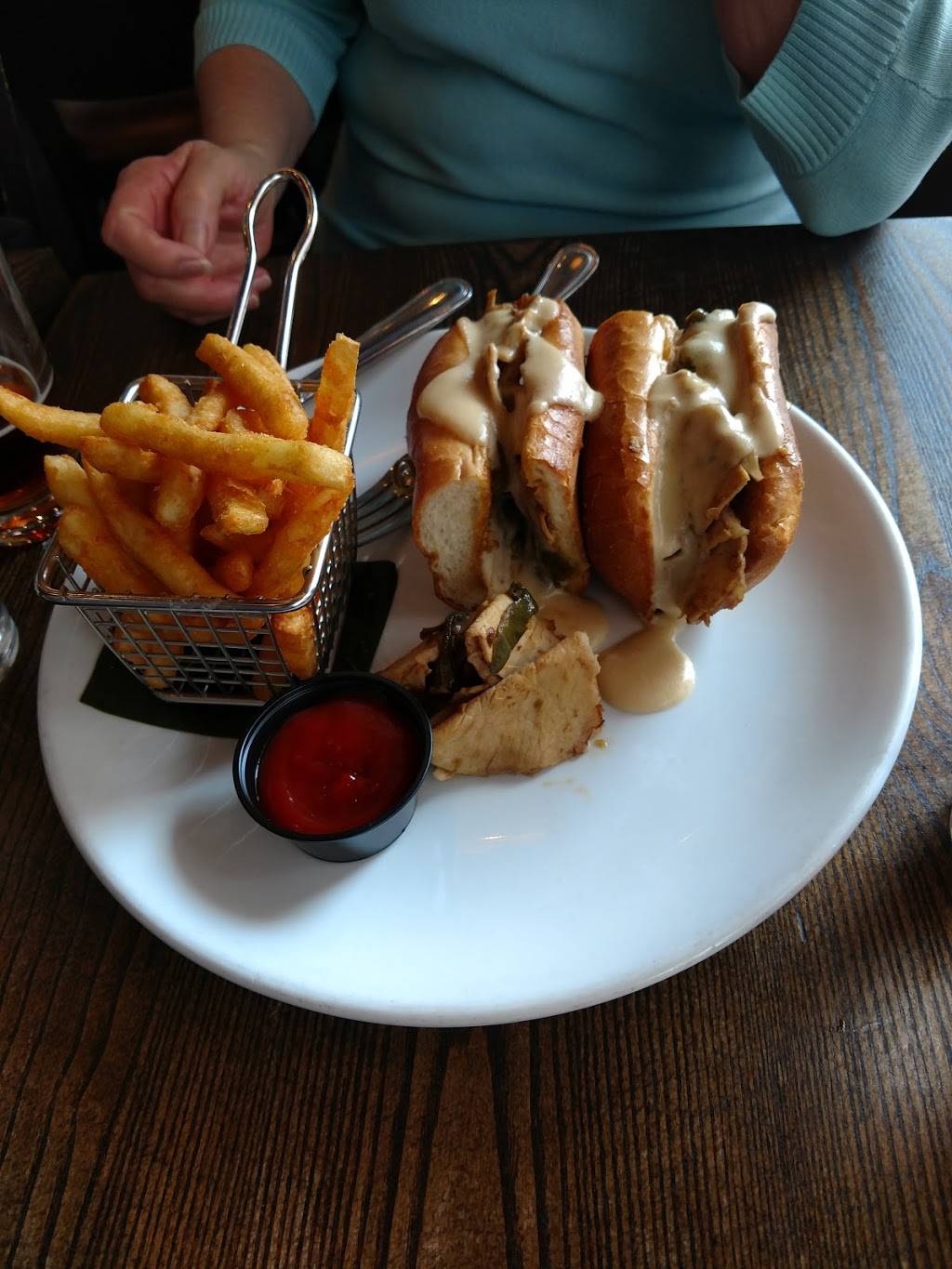 Public House National Harbor | restaurant | 199 Fleet St, Oxon Hill, MD 20745, USA | 2404936120 OR +1 240-493-6120