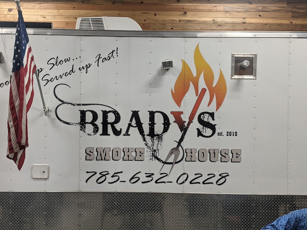 Bradys Smoke House & The Headquarters | restaurant | 825 S 4th Ave, Hill City, KS 67642, USA | 7856320228 OR +1 785-632-0228