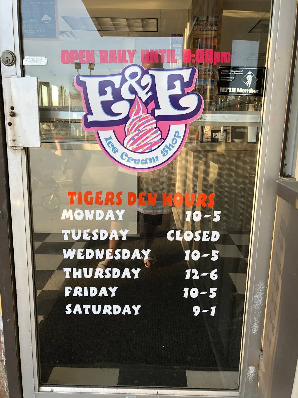 E&E Ice Cream Shop | restaurant | 1229, 401 S Wooster Ave, Strasburg, OH 44680, USA | 3308781417 OR +1 330-878-1417