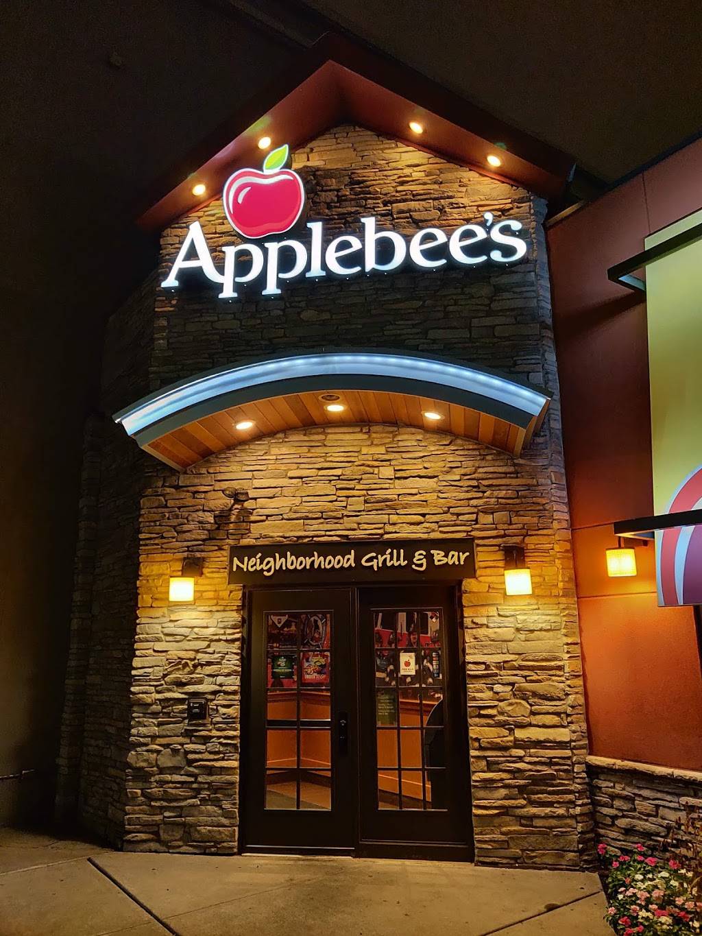 Applebees Grill + Bar | restaurant | 651 Kapkowski Rd, Elizabeth, NJ 07201, USA | 9082895974 OR +1 908-289-5974
