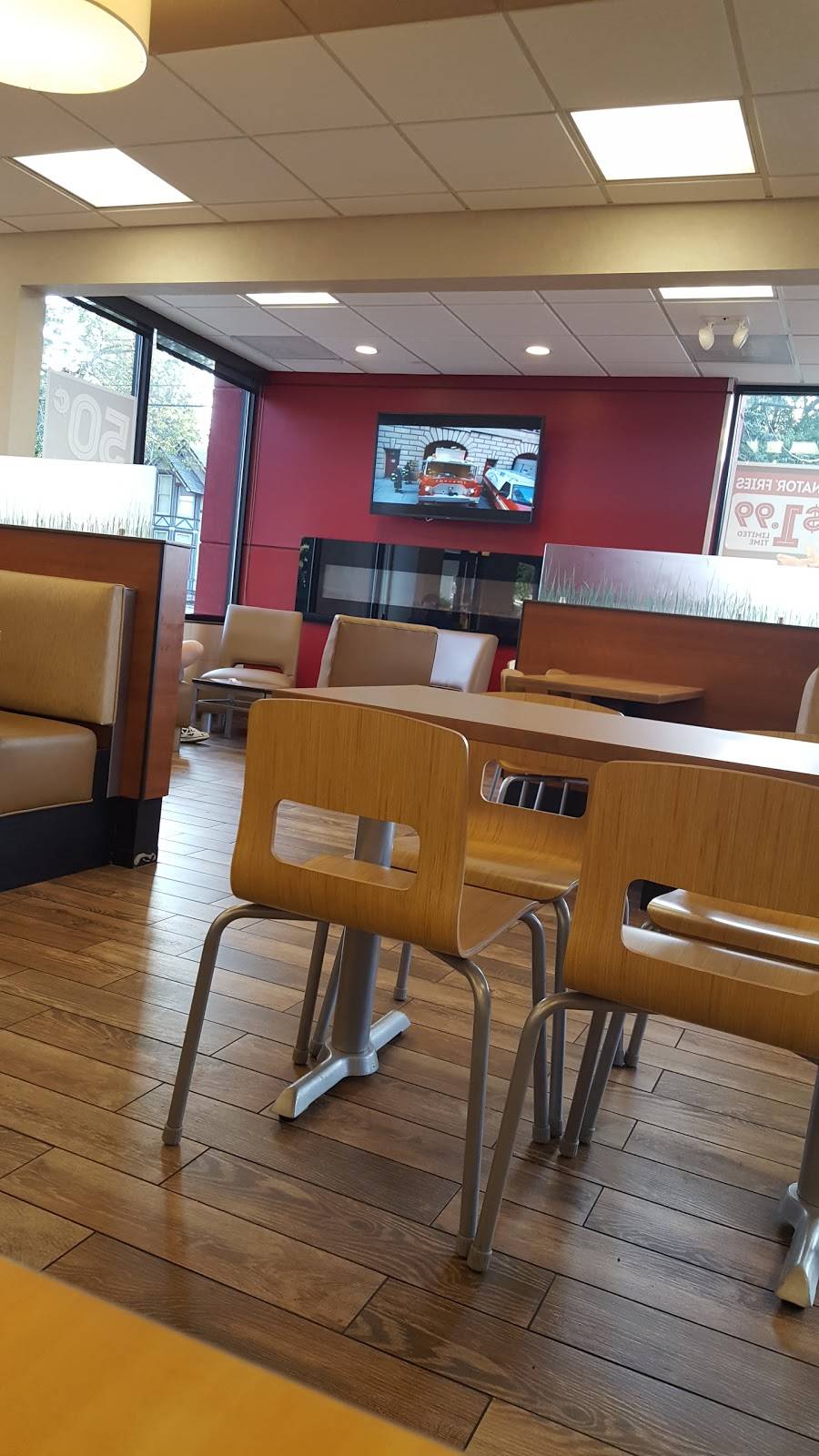 Wendys | restaurant | 616 N Main St, Crown Point, IN 46307, USA | 2196621434 OR +1 219-662-1434