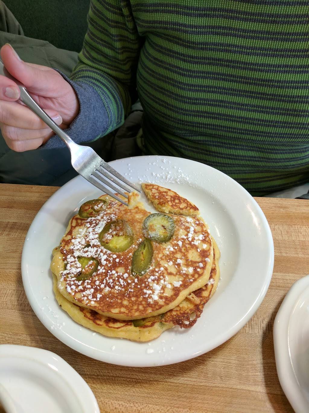 Flurys Cafe | restaurant | 2202 Front St, Cuyahoga Falls, OH 44221, USA | 3309291315 OR +1 330-929-1315