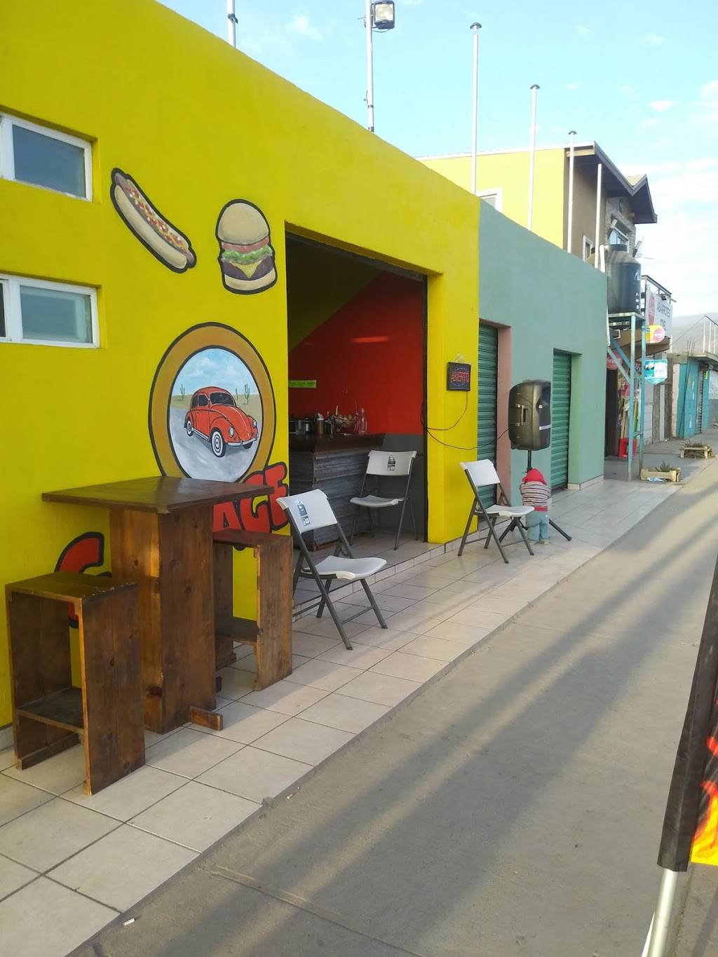 Hamburgesas y Hot dogs El Garage | restaurant | av. general lazaro cardenas, Condominio Valle Verde, Valle de Chapultepec, 22785 Ensenada, B.C., Mexico | 016461177863 OR +52 646 117 7863