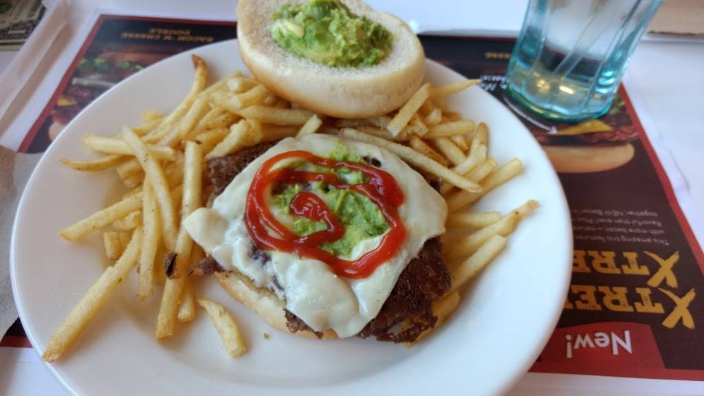 Steak n Shake | restaurant | 9401 Vista Way, Garfield Heights, OH 44125, USA | 2165875291 OR +1 216-587-5291