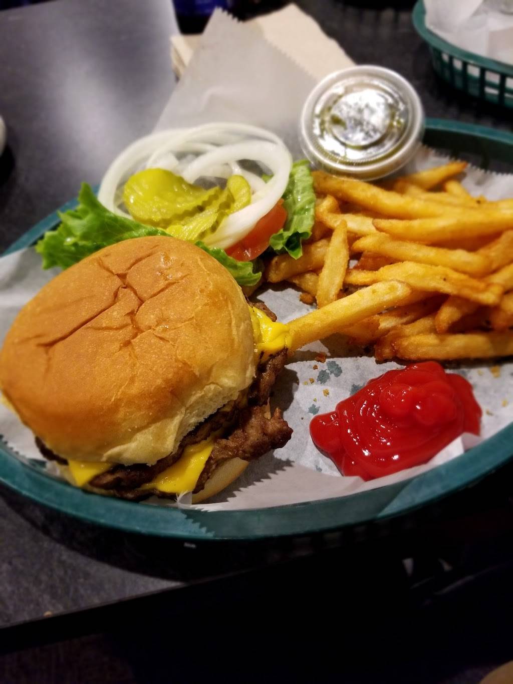 Checks Cafe | restaurant | 1101 E Burnett Ave, Louisville, KY 40217, USA | 5026379515 OR +1 502-637-9515