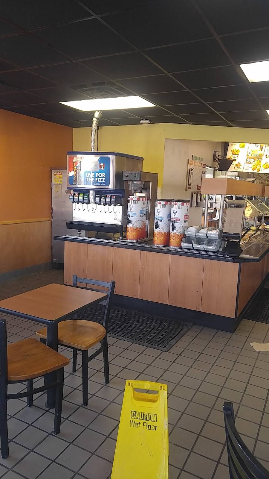 KFC | restaurant | 401 Clifty Dr, Madison, IN 47250, USA | 8122653699 OR +1 812-265-3699