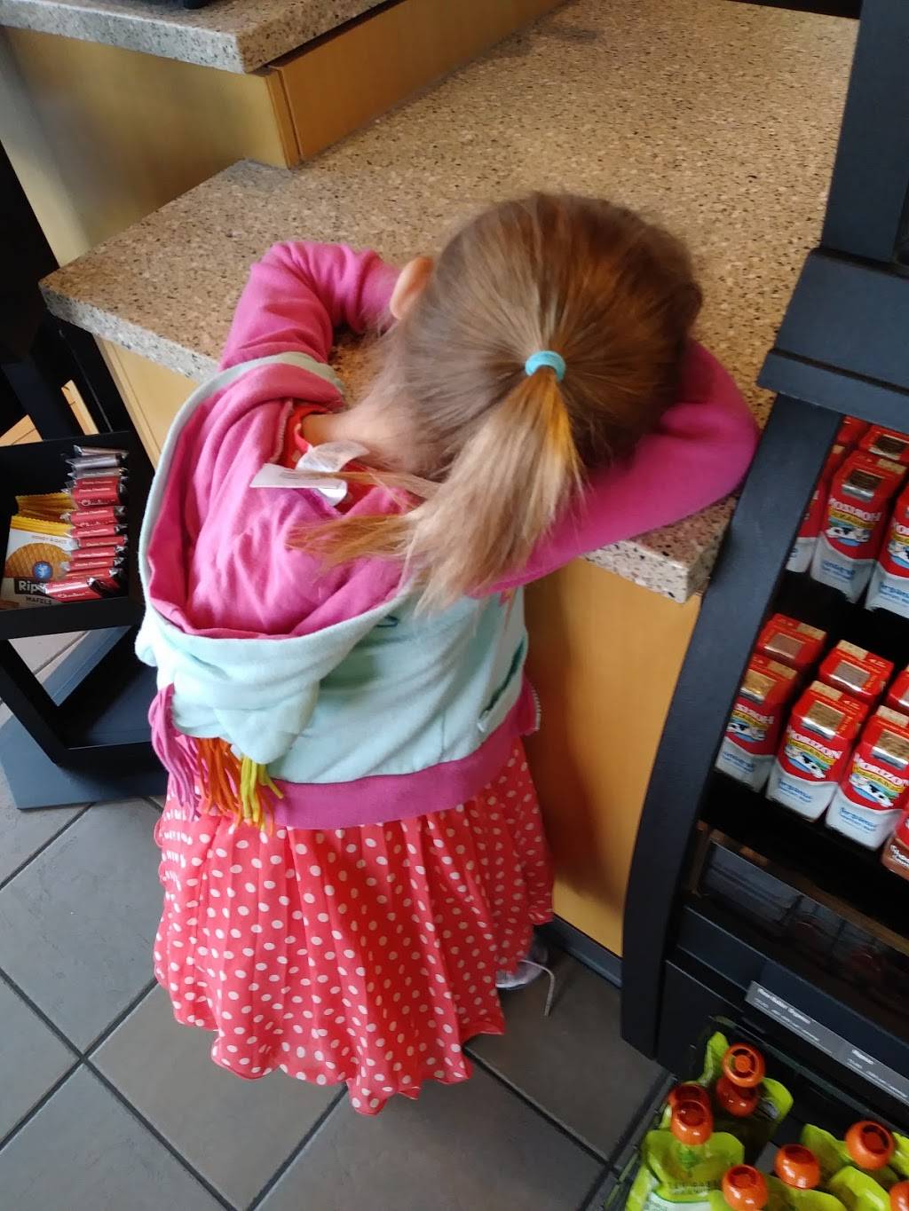 Starbucks | cafe | 615 S Military Ave, Green Bay, WI 54303, USA | 9204970810 OR +1 920-497-0810