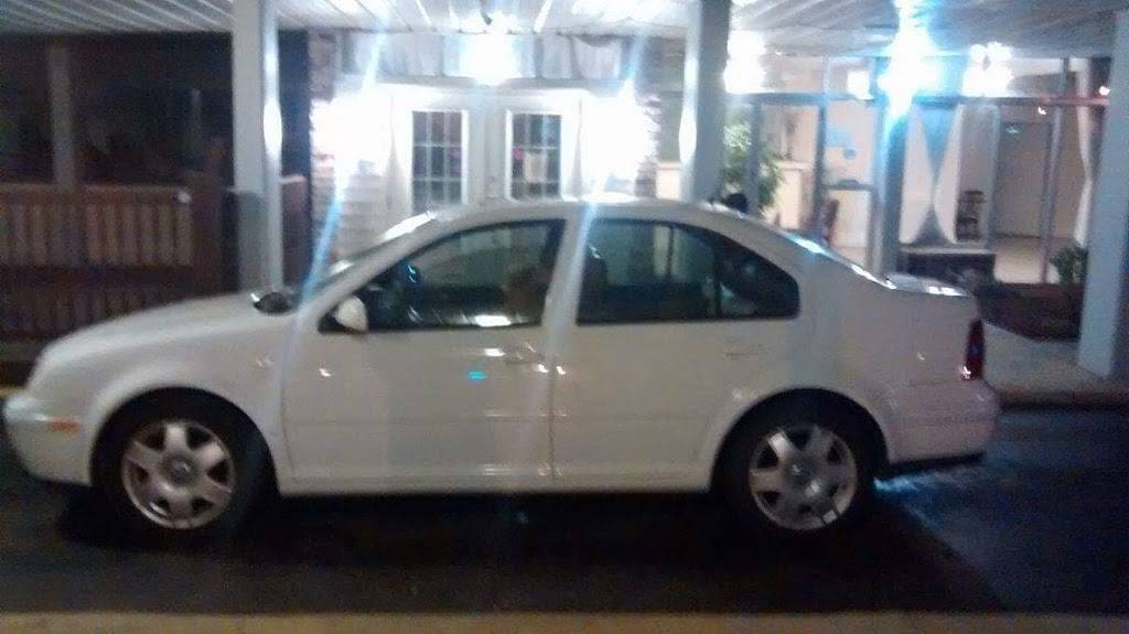 Blowing Smoke BBQ Grille & Seafood | restaurant | 2827 Candler Run, Marietta, GA 30064, USA | 4044317376 OR +1 404-431-7376