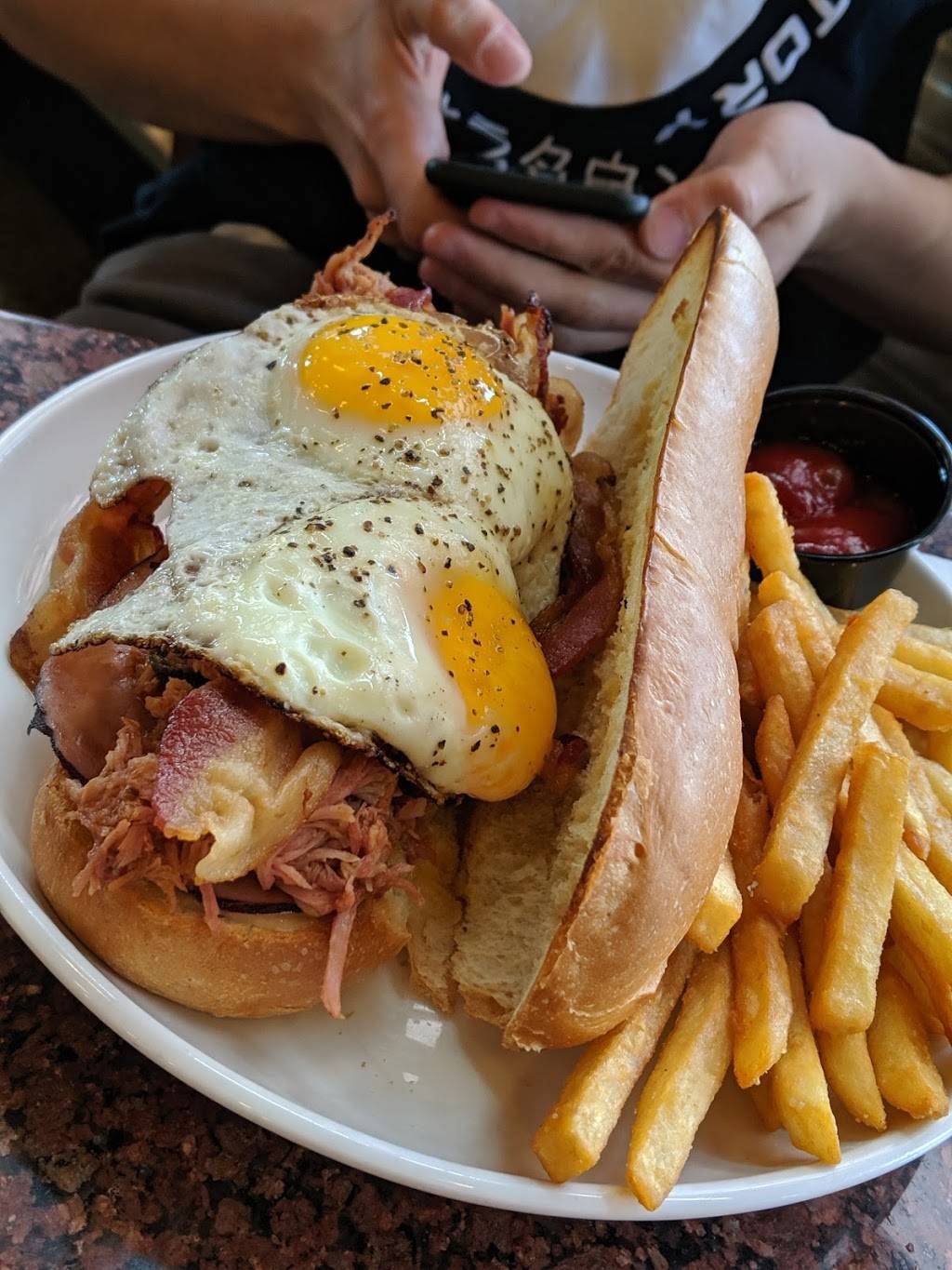 Mad Duck Craft Brewing Co | restaurant | 3085 E Campus Pointe Dr, Fresno, CA 93710, USA | 5593253825 OR +1 559-325-3825