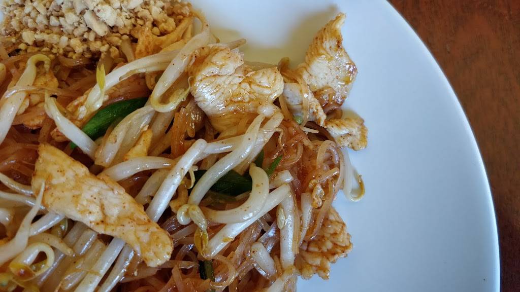 Nine Thai Cuisine | restaurant | 2349 N. Clark St, Chicago, IL 60614, USA | 7733607087 OR +1 773-360-7087