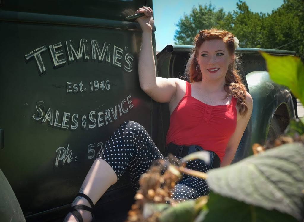 Deklans | restaurant | 2525 Menasha Ave, Manitowoc, WI 54220, USA | 9203744569 OR +1 920-374-4569