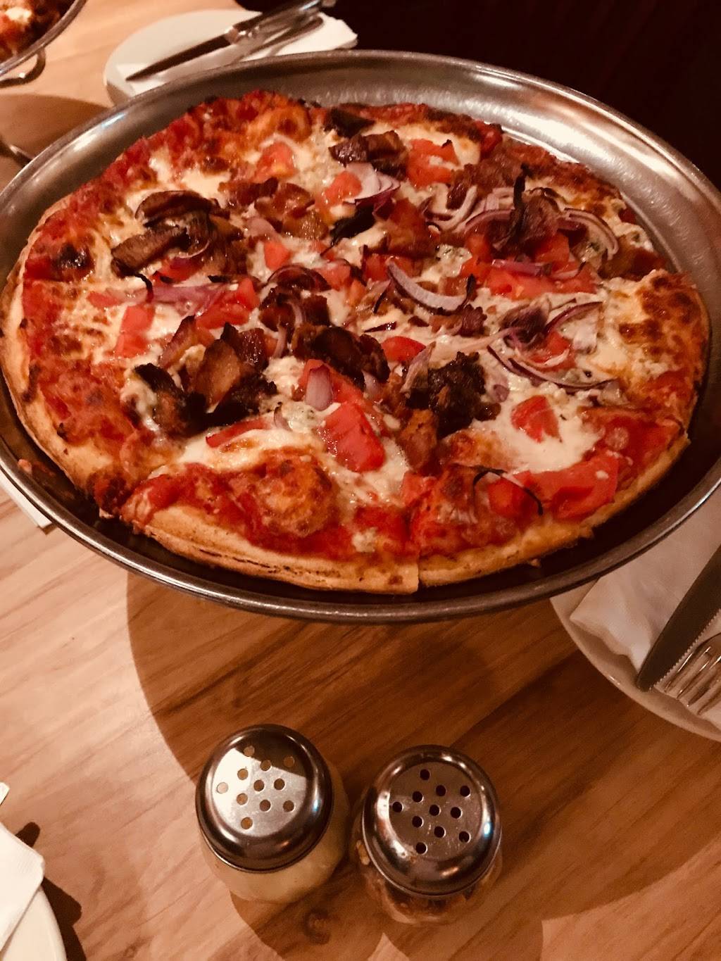 Sams Restaurant | restaurant | 36 Newtown Ln, East Hampton, NY 11937, USA | 6313245900 OR +1 631-324-5900