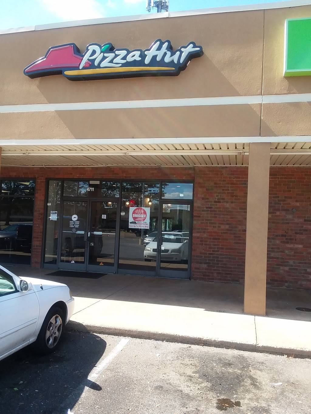 Pizza Hut | meal takeaway | 4711 Elvis Presley Blvd, Memphis, TN 38116, USA | 9013966714 OR +1 901-396-6714