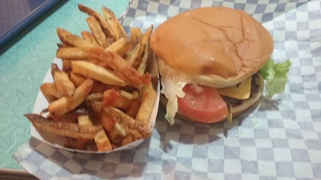 Dalys Flame Broiled Burgers | restaurant | 10754 70th Ave, Seminole, FL 33772, USA | 7273920200 OR +1 727-392-0200