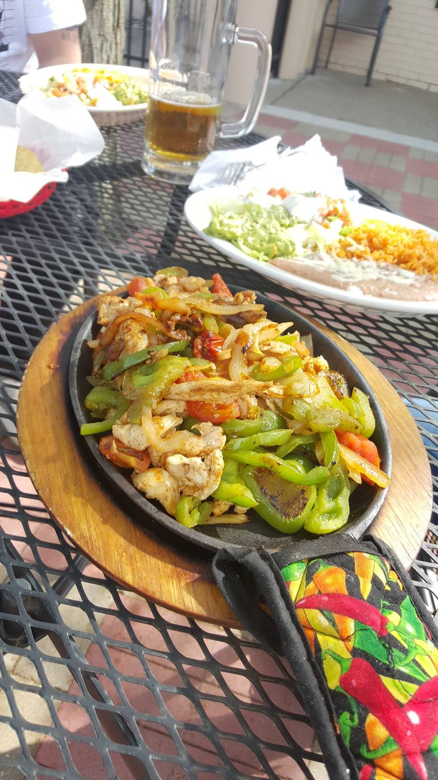 Los Amigos Mexican Restaurant | restaurant | 7667 N Wayne Rd, Westland, MI 48185, USA | 7342619804 OR +1 734-261-9804