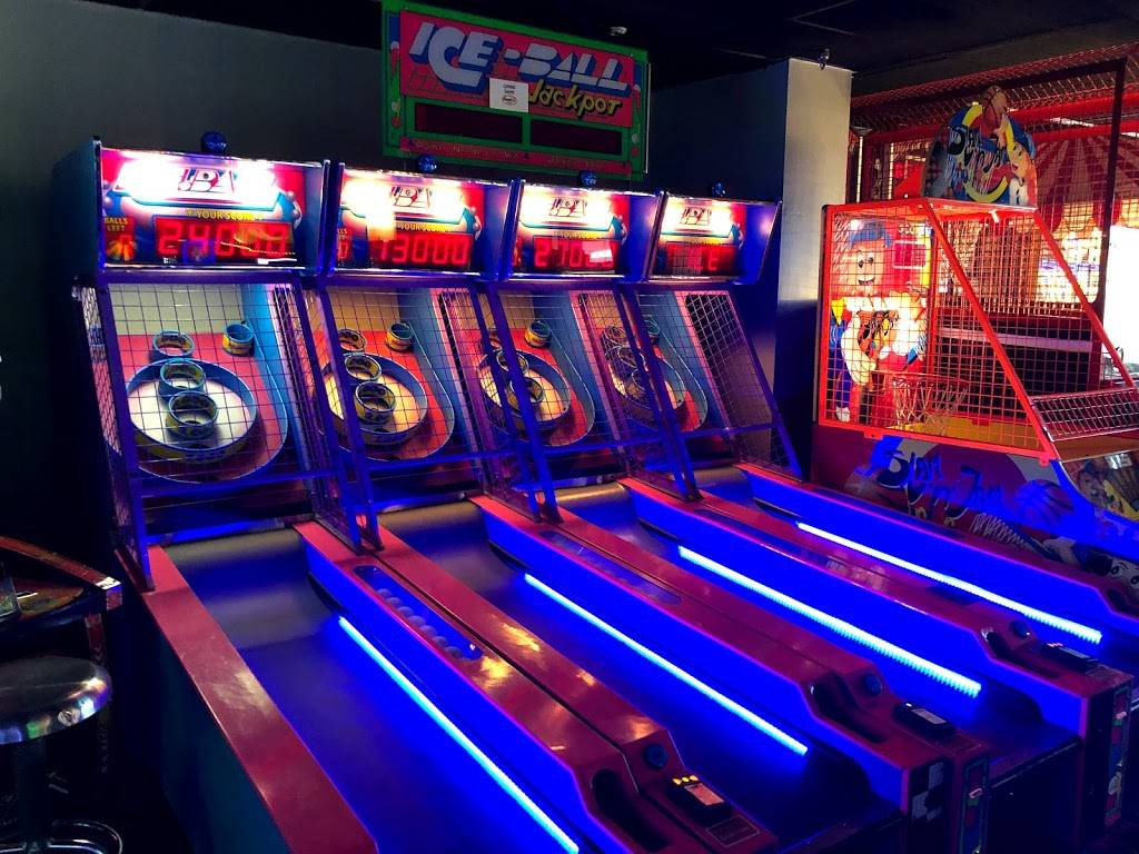 Pinballz Arcade | restaurant | 8940 Research Blvd, Austin, TX 78758, USA | 5124208458 OR +1 512-420-8458
