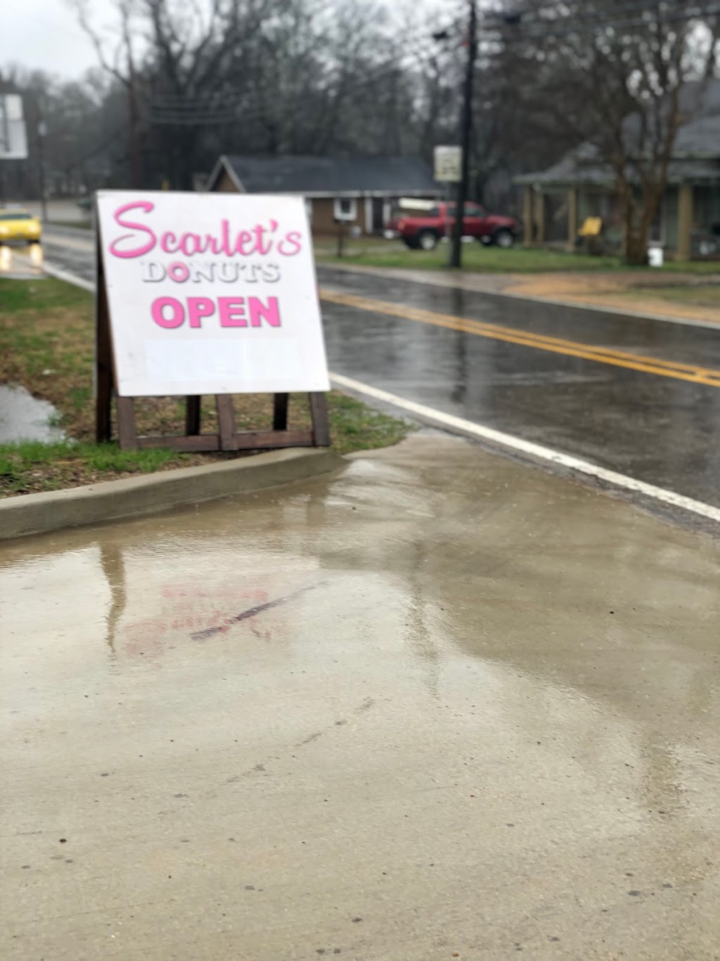 Scarlets Donuts | bakery | 805 E Bankhead St Suite A, New Albany, MS 38652, USA | 6625397386 OR +1 662-539-7386