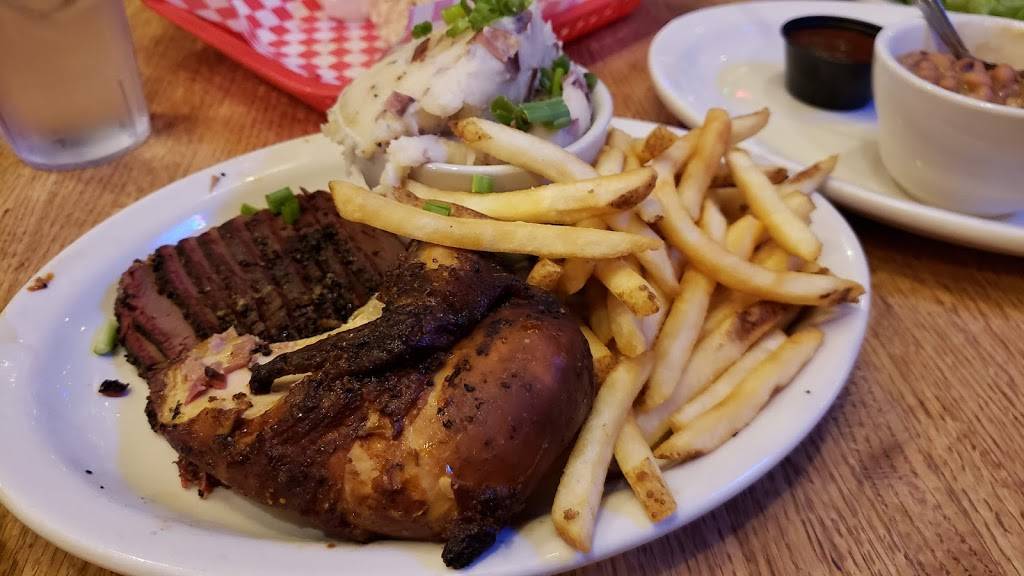 The County Line | restaurant | 111 W Crockett St #104, San Antonio, TX 78205, USA | 2102291941 OR +1 210-229-1941