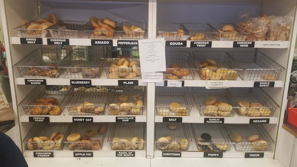 Big Apple Bagels | bakery | 3915 Plainfield Ave NE, Grand Rapids, MI 49505, USA | 6163641919 OR +1 616-364-1919