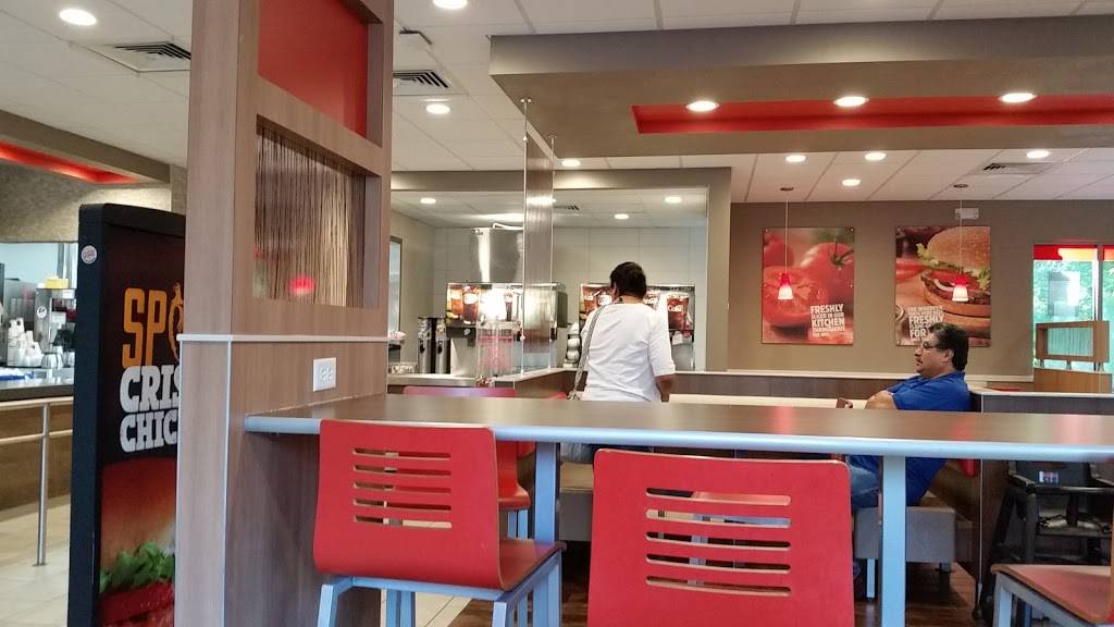 Burger King | restaurant | 201 Museum St, Hilton Head Island, SC 29926, USA | 8433425281 OR +1 843-342-5281