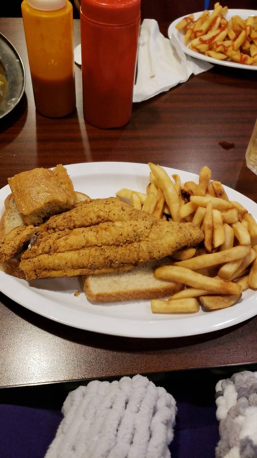 Rochester’s Barbecue and Grill | restaurant | 130 N White Horse Pike, Lawnside, NJ 08045, USA | 8565477427 OR +1 856-547-7427