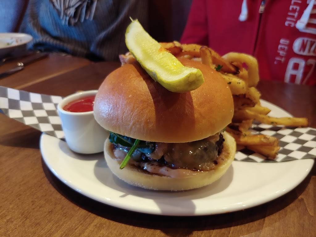 Tuscanos Pizzeria & Bistro | restaurant | 1579 Oxford St E, London, ON N5V 1W5, Canada | 5194523737 OR +1 519-452-3737