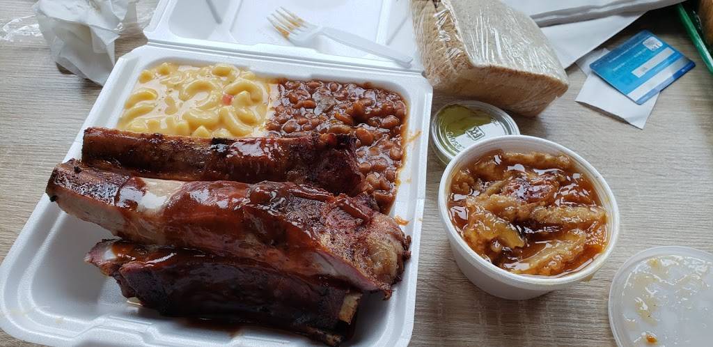 Two Podners Bar-B-Que & Seafood | restaurant | 1441 Robert B Cullum Blvd, Dallas, TX 75210, USA | 2144215387 OR +1 214-421-5387