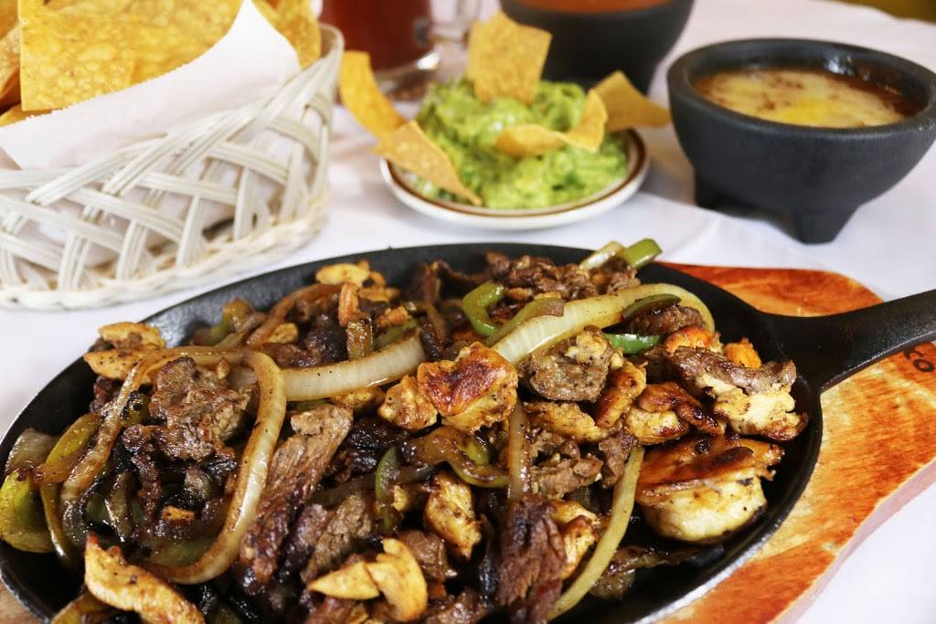 La Villa Restaurant | restaurant | 57 E 11th St, Tracy, CA 95376, USA | 2098325032 OR +1 209-832-5032