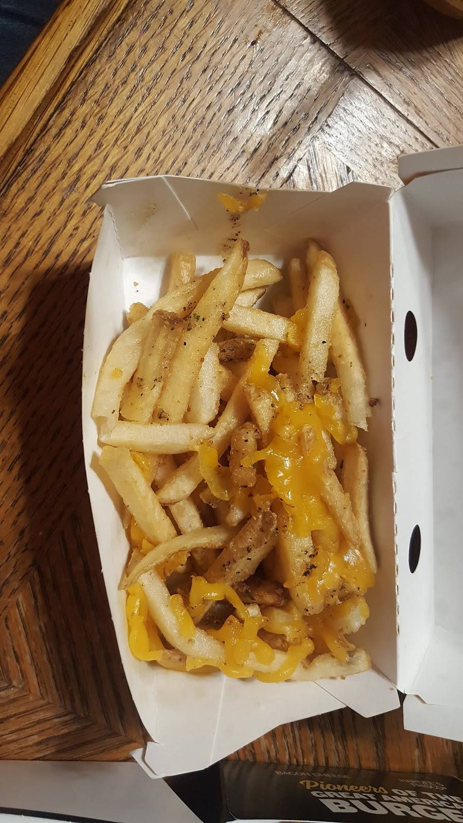 Hardees | restaurant | 454 N Broad St, Carlinville, IL 62626, USA | 2178546871 OR +1 217-854-6871