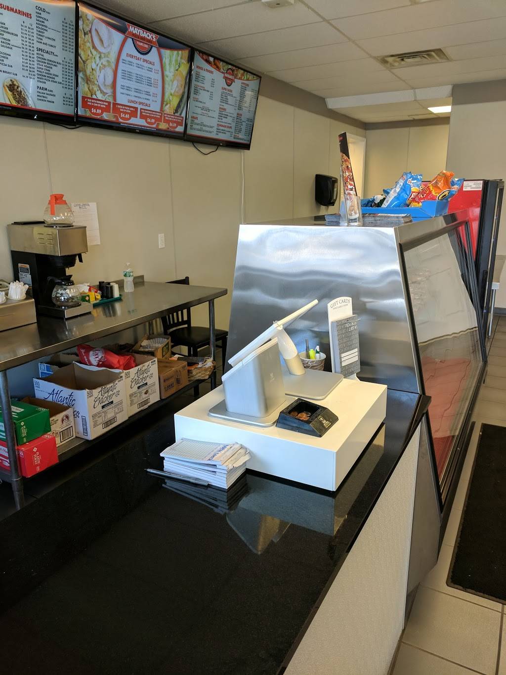 Maybacks Pizzeria | restaurant | 3035 Genesee St #7, Buffalo, NY 14225, USA | 7168933383 OR +1 716-893-3383