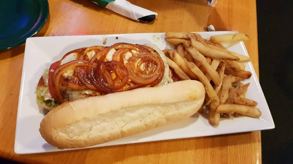 Quaker Steak & Lube | restaurant | 10400 49th St N, Clearwater, FL 33762, USA | 7275729464 OR +1 727-572-9464