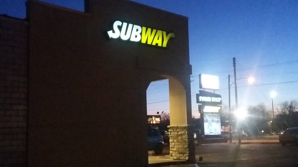 Subway | meal takeaway | 914 N Glenstone Ave, Springfield, MO 65802, USA | 4178647827 OR +1 417-864-7827