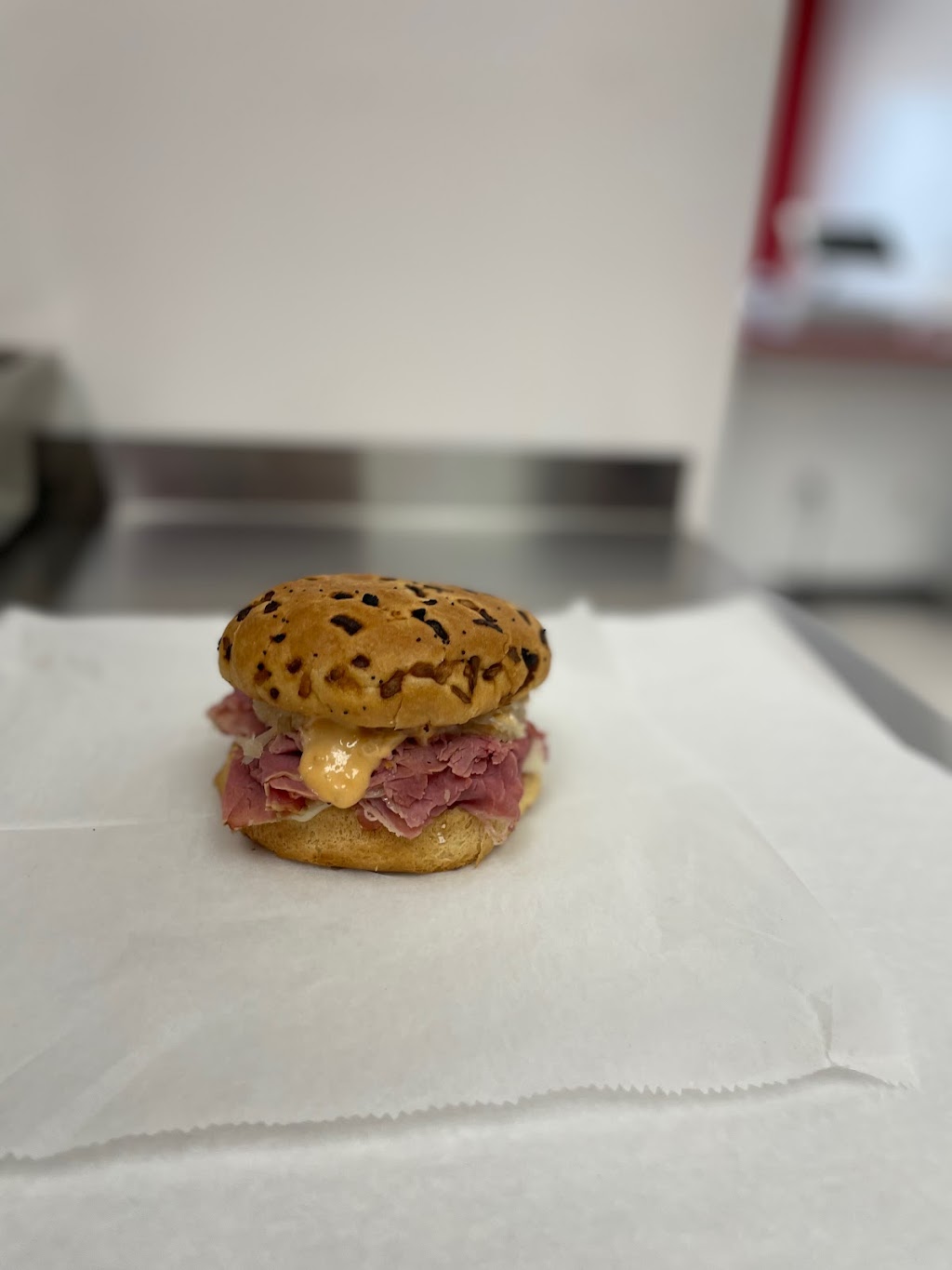 Ann Maries Corned Beef | restaurant | 21312 Hall Rd, Clinton Twp, MI 48038, USA | 5867418203 OR +1 586-741-8203