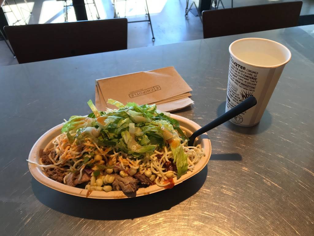 Chipotle Mexican Grill | restaurant | 51 Warren St, Randolph, MA 02368, USA | 7819611806 OR +1 781-961-1806