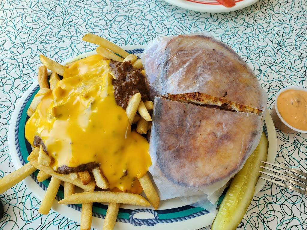 Legends Grill | restaurant | 11123 E Jefferson Ave, Detroit, MI 48214, USA | 3133314000 OR +1 313-331-4000