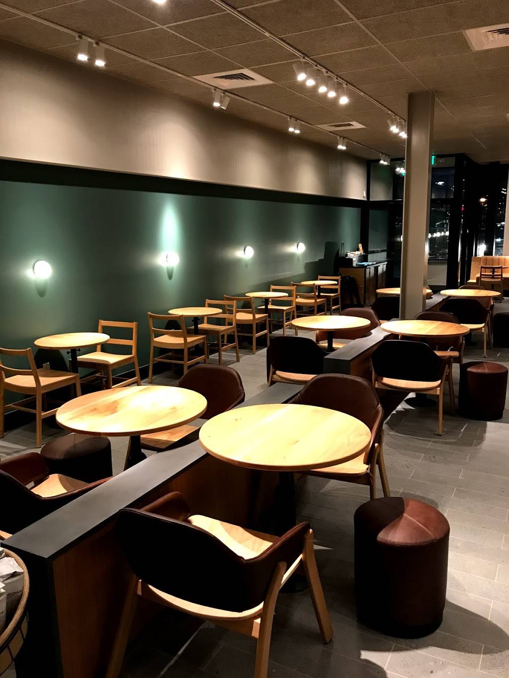 Starbucks | cafe | 2624 Lake Lansing Rd, Lansing, MI 48912, USA | 5172817761 OR +1 517-281-7761