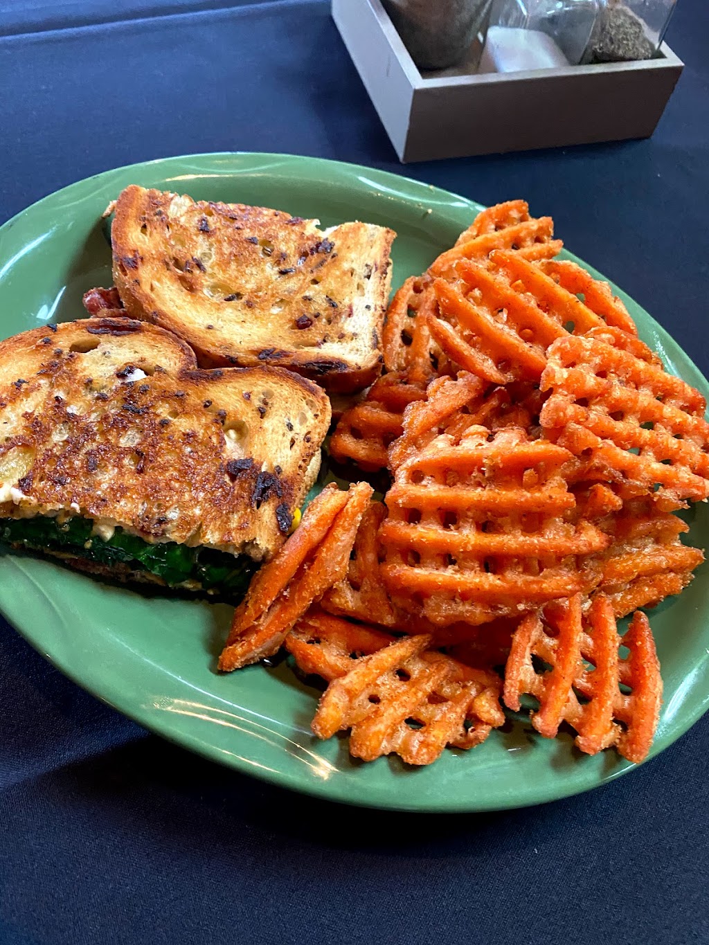 Rockyz Cafe llc | restaurant | 2475 university ave suite k And l, Green Bay, WI 54302, USA | 9203931475 OR +1 920-393-1475