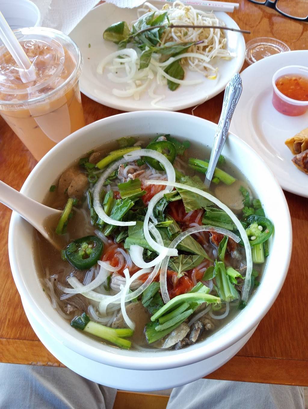Vincent Cafe’s Phở House | restaurant | 815 Merchant Dr, Knoxville, TN 37912, USA | 8656885815 OR +1 865-688-5815