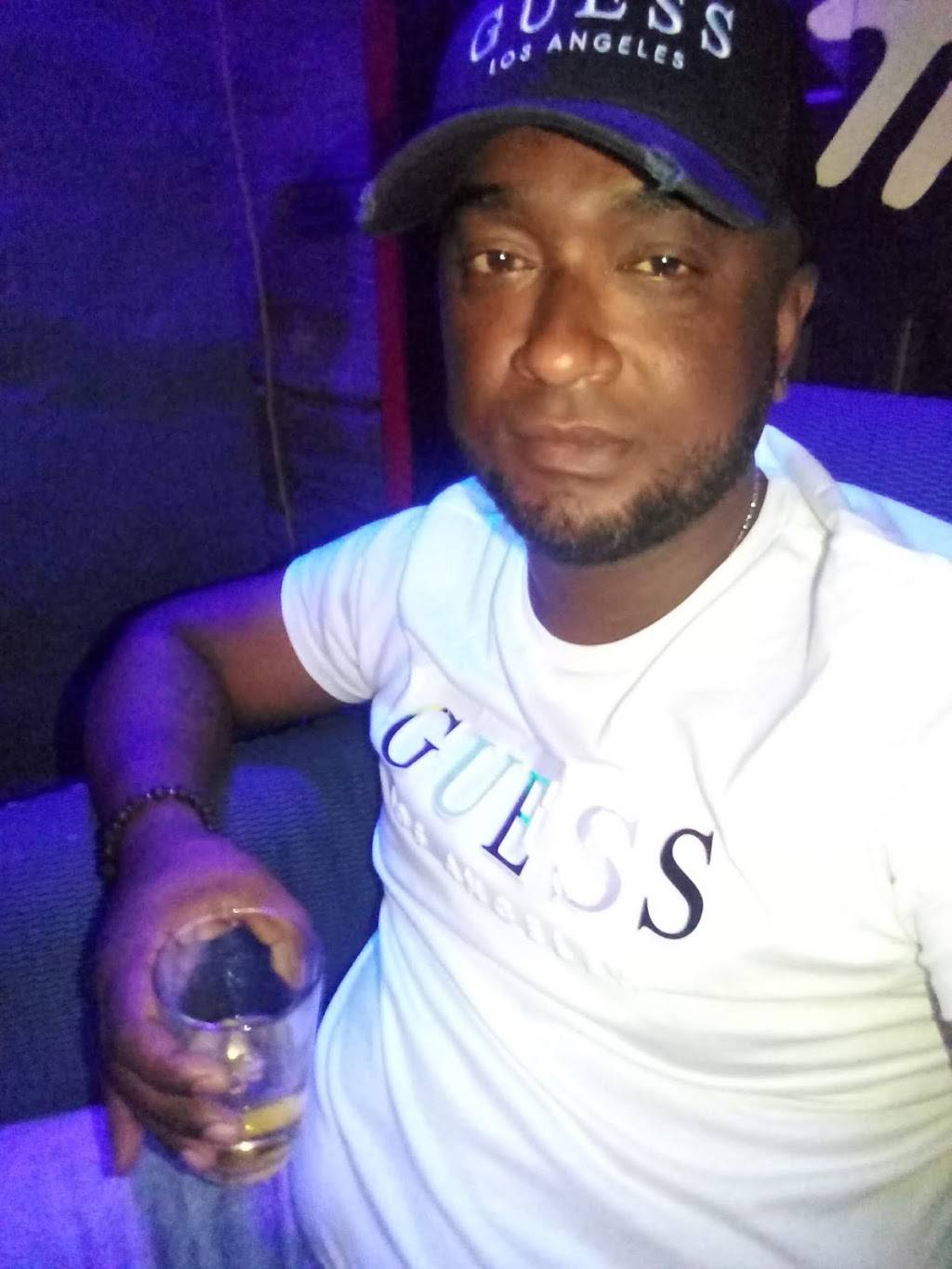 Resto-Bar-Club Mamajuana | restaurant | 6390 Rue St-Hubert, Montréal, QC H2S 2M2, Canada | 5148191693 OR +1 514-819-1693