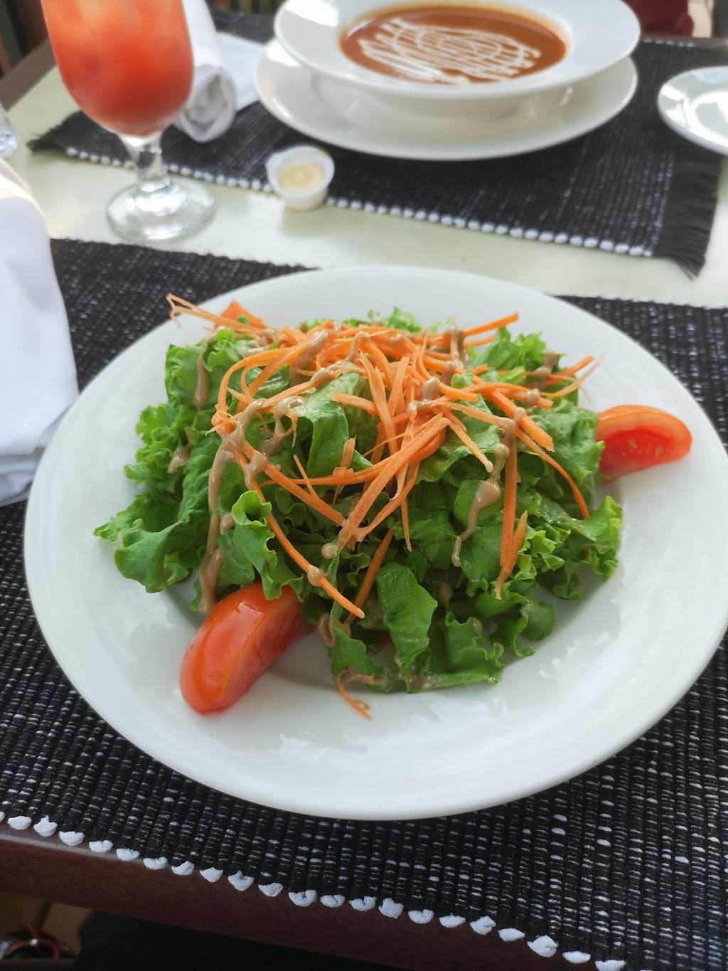 Restaurant Cest la Vie | restaurant | 708 Rue de Saint Jovite, Mont-Tremblant, QC J8E 3J8, Canada | 8196810779 OR +1 819-681-0779