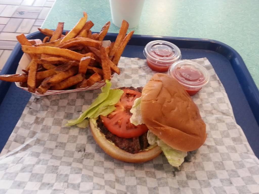 Dalys Flame Broiled Burgers | restaurant | 10754 70th Ave, Seminole, FL 33772, USA | 7273920200 OR +1 727-392-0200