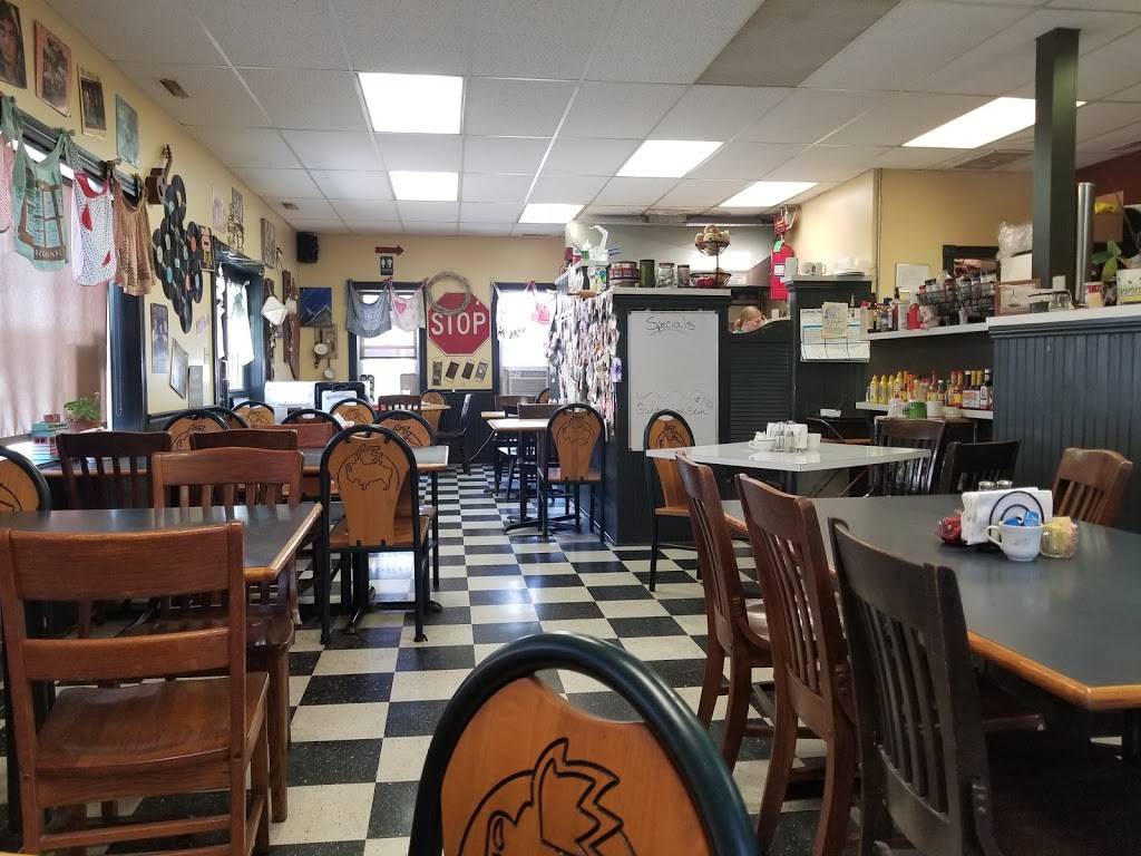 The Open Door Diner | restaurant | 120 N Main St, Altamont, IL 62411, USA | 6182678499 OR +1 618-267-8499